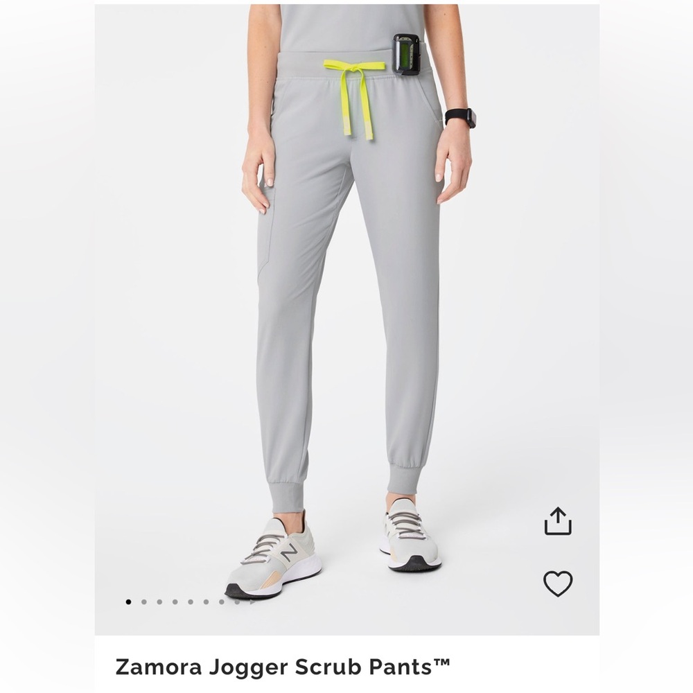 FIGS Zamora Joggers Silver Arrows, Small Regular